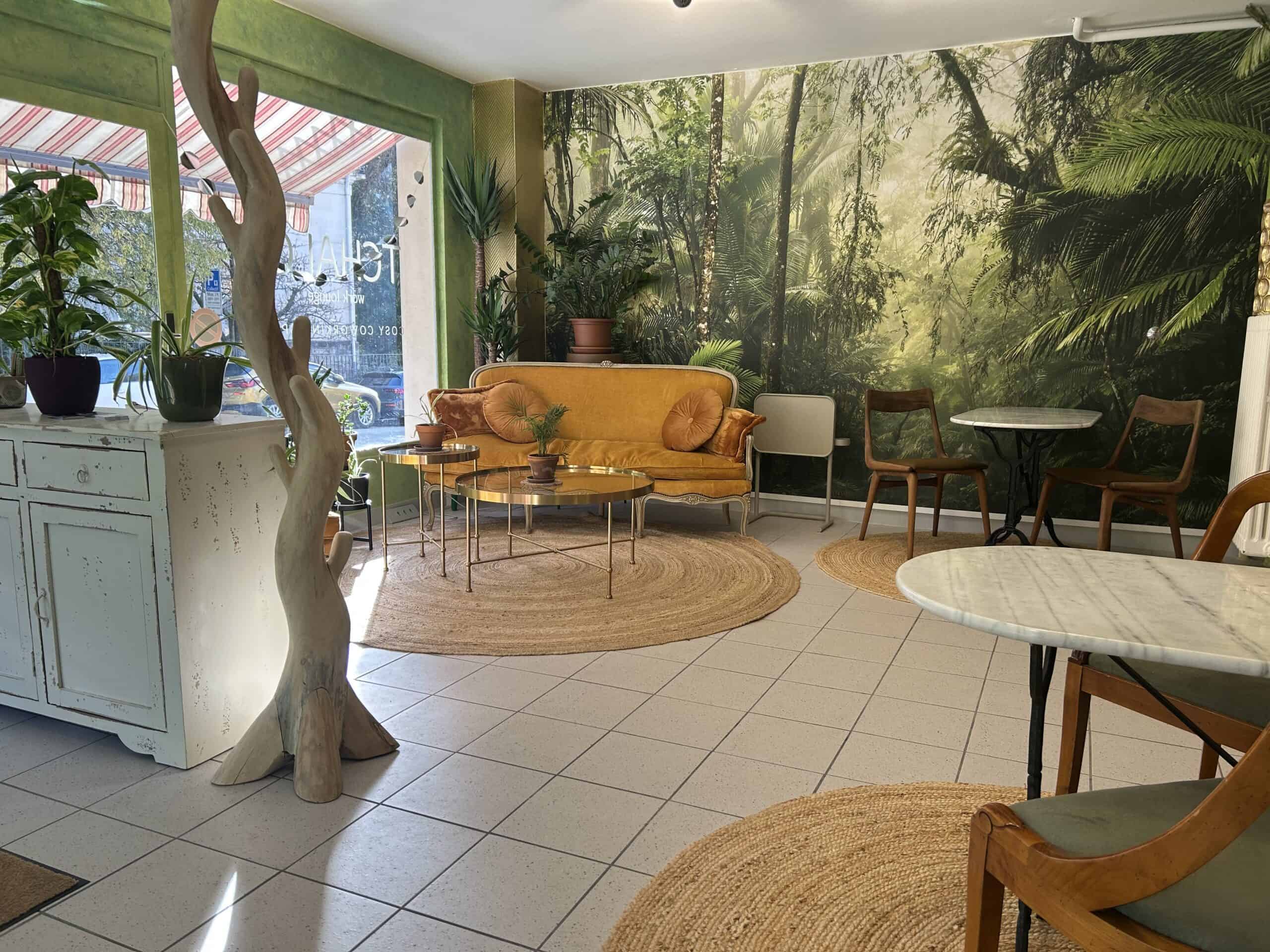 Coworking lounge à Lausanne lumineux et confortable